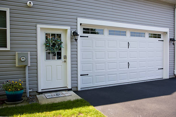 24/7 Emergency Garage Door Roller Replacement experts in Steiner Ranch, TX